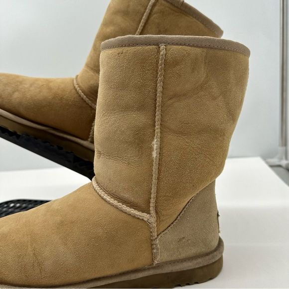 UGG Classic Short Womens 6 Ankle Boots Booties Winter Fall Pull On Sherpa Lined - Picture 2 of 9